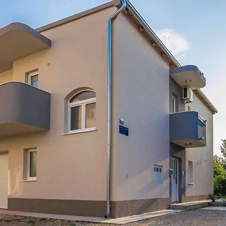 Apartman Vukadin Apartmán *